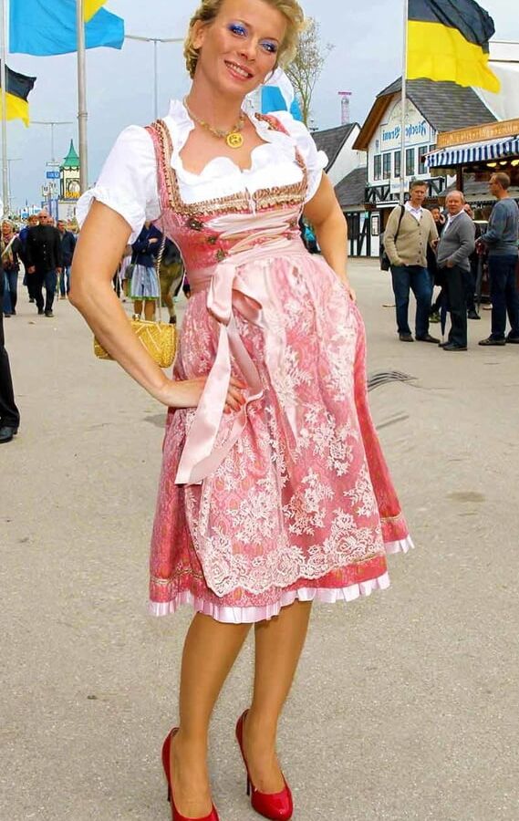 Dirndl Cunts in Nylon