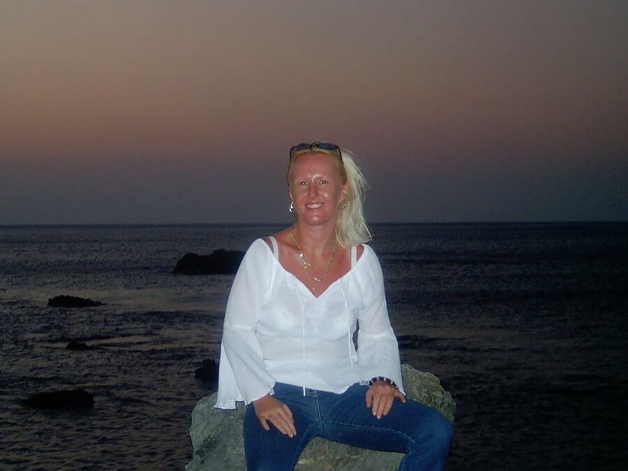 Nudist Blond Milf on the Fkk Beach Holiday