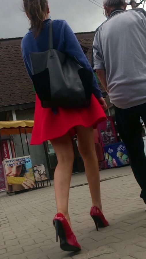 sexy milf upskirt