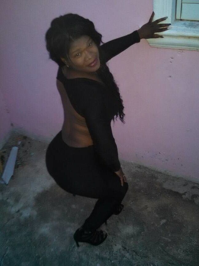 morenita dominicana de fuego, lindos ojos y mas