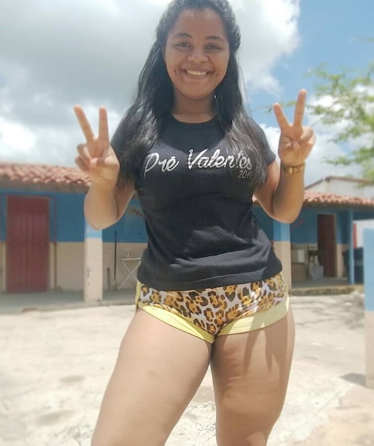 PUTA DO INSTAGRAM: Emily Tamirys