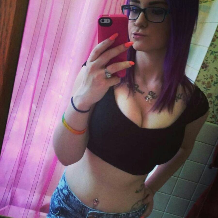 Exposed sluts, Fotzen