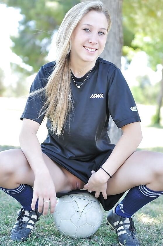 Sport Bottomless Upskirt