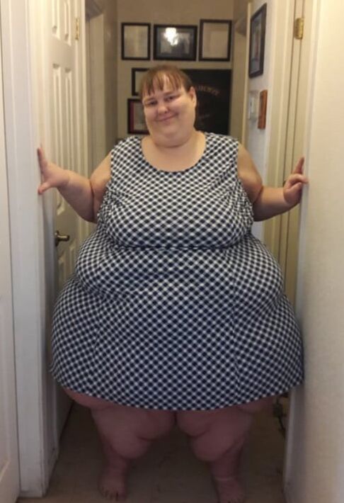 Fat Bodies In Tight Spaces - SSBBW Stuck