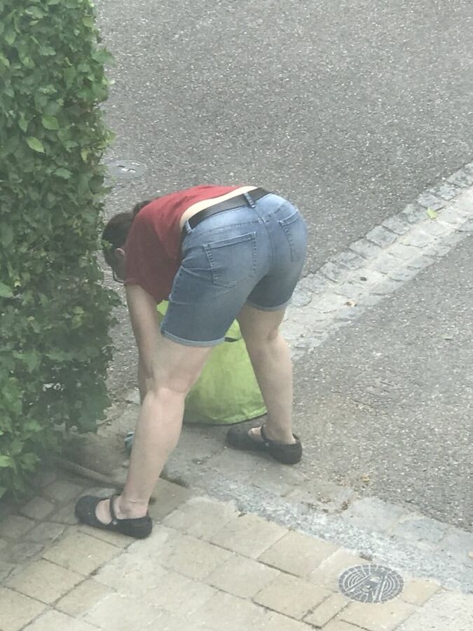 Devote Nachbarin Teil