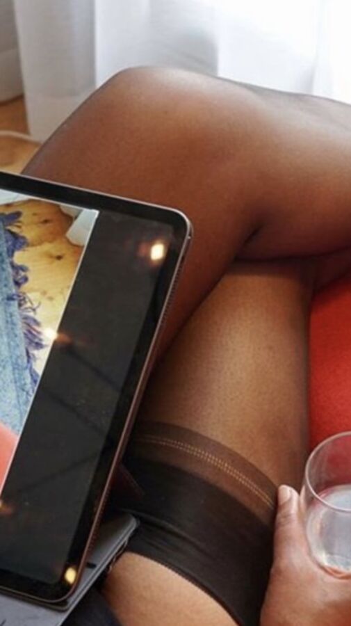 Catching up on my messages with a G&amp;T and FF stockings