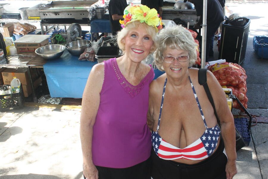 Older and hot (Dressed to kill)