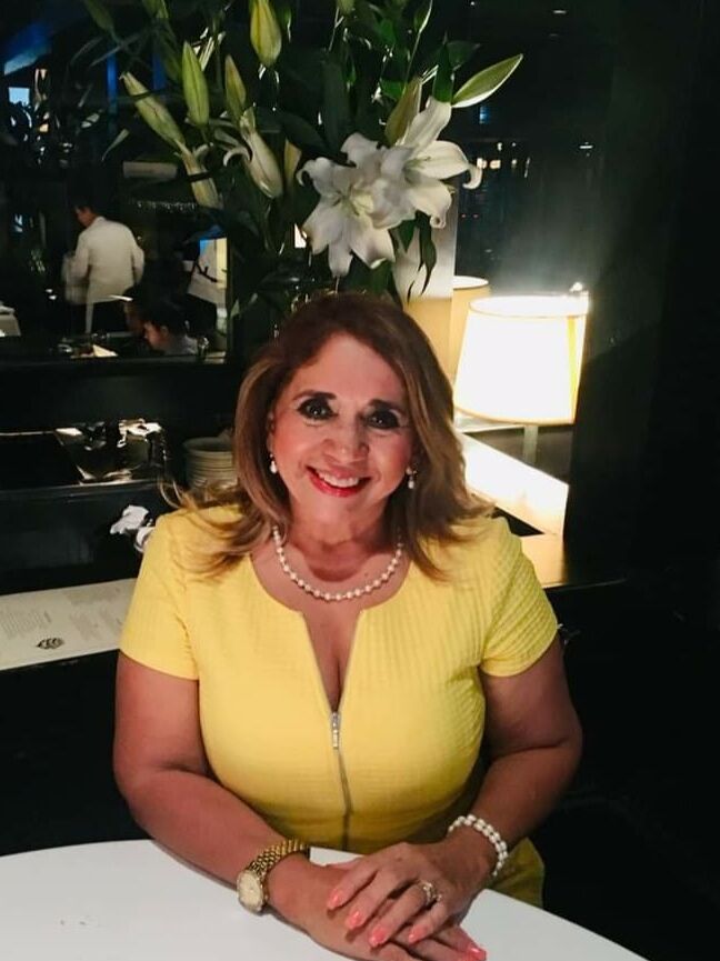 Mama de mi amigo culona puta en bikini granny yo big ass