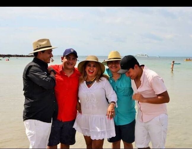 Mama de mi amigo culona puta en bikini granny yo big ass