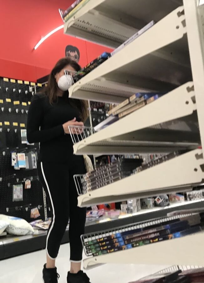 Social distancing slut