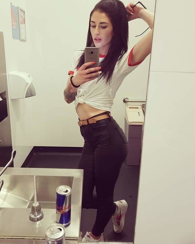 Sexy Brunette!