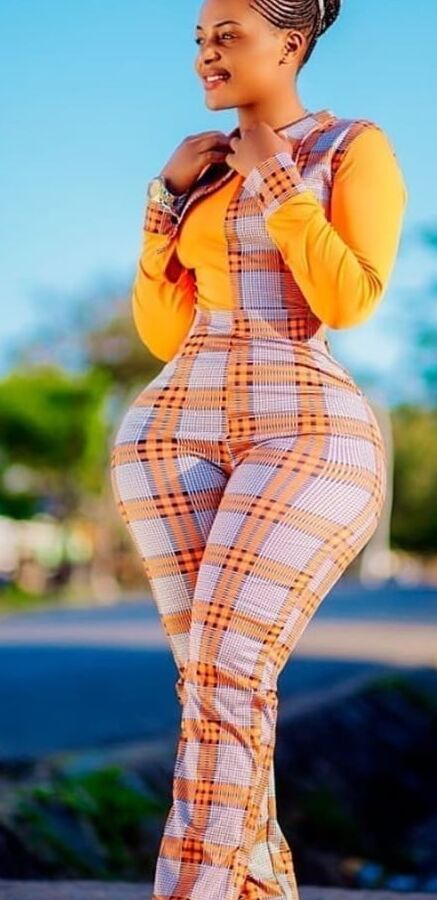 Super cute slim thick bubble booty pear Jessica