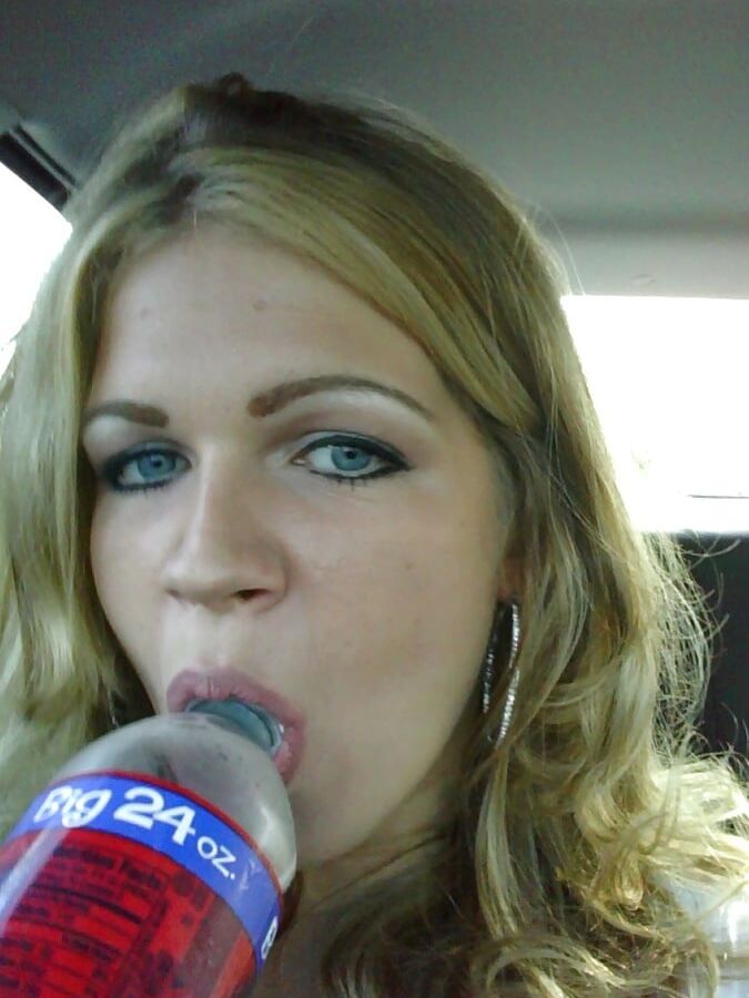 hot blonde poser