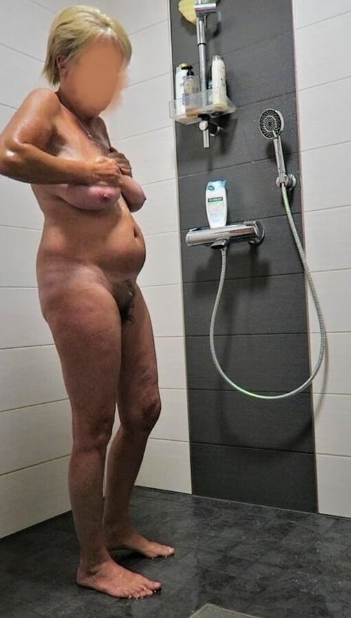 Annabellas whole body