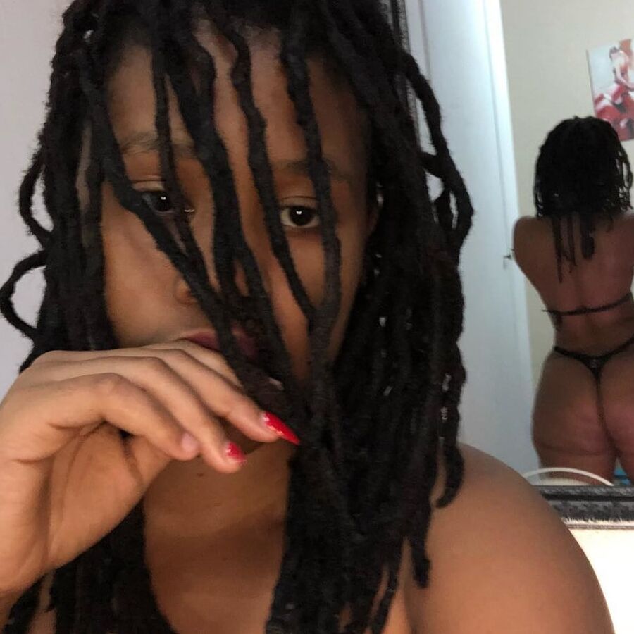 Mfeka Xolisile South African model. Juicy.