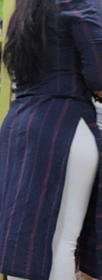 Sexy Indian ladies ass and thighs
