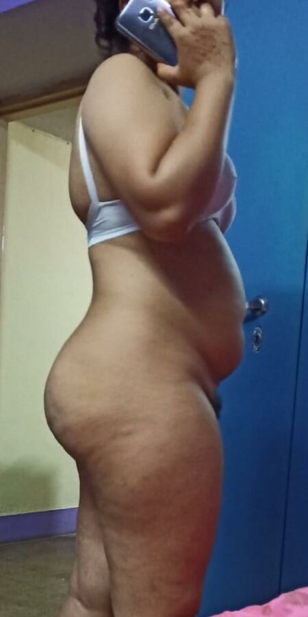 Nude wife Jaya