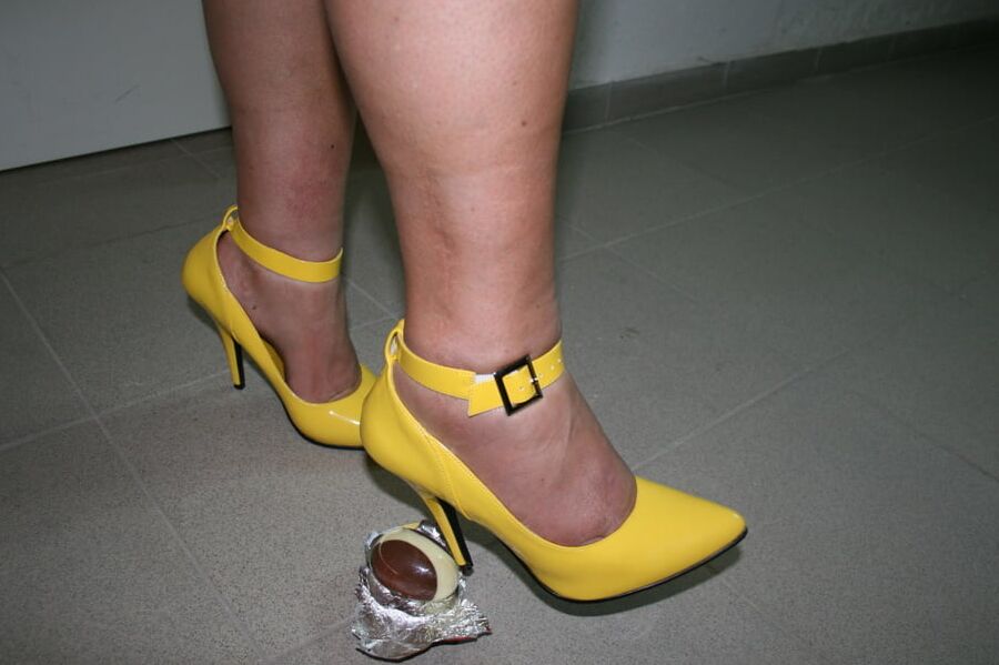 Anna in yellow heels ...