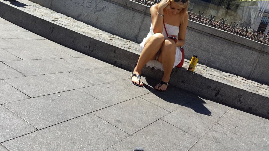candid upskirt