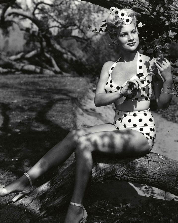 Chili Williams, vintage model