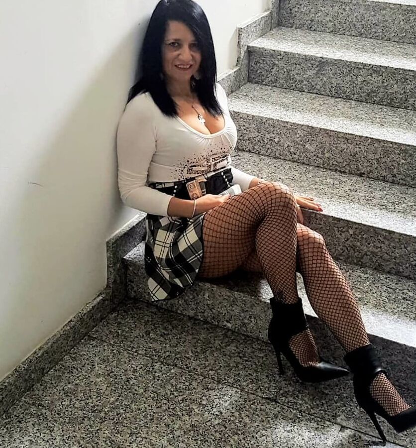 My hot aunt Gina is such a horny mature