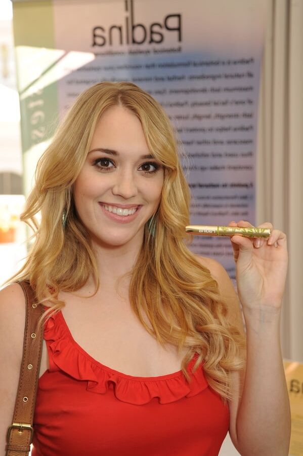 Andrea Bowen