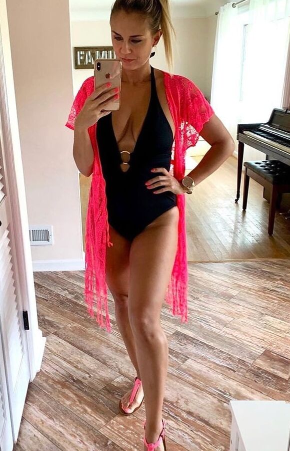 Me Hot Athletic Mom In Sexy Mix