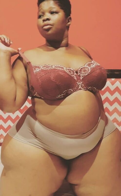 Huge booty mega hip african ssbbw pear lana