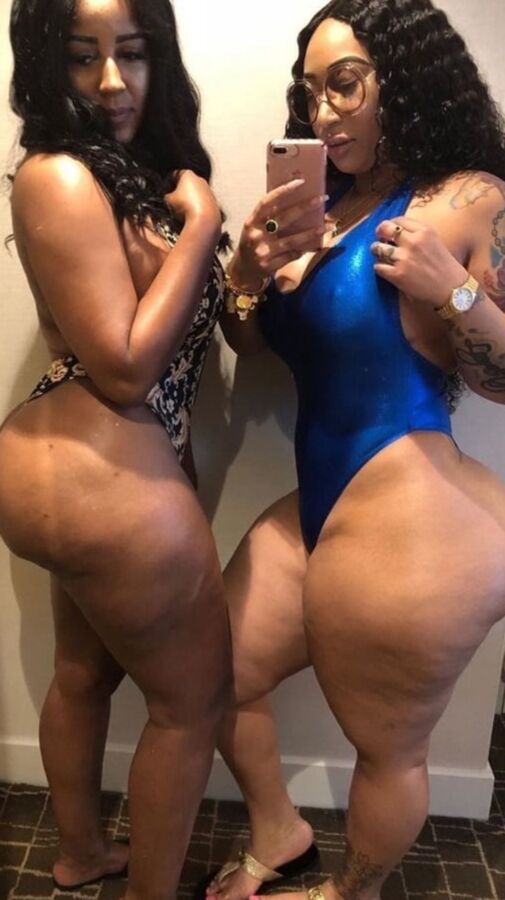 Amazing Curves (Strippers)
