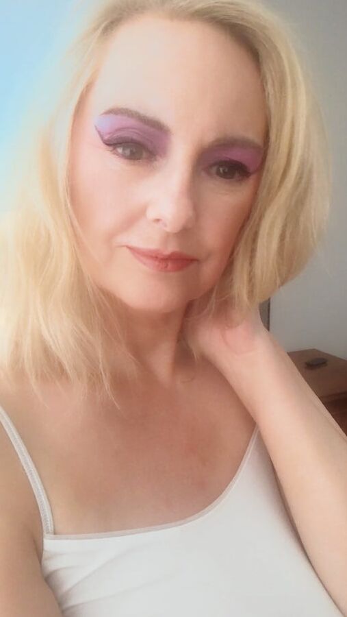 Sexy as fuck Chunky MILF Slut