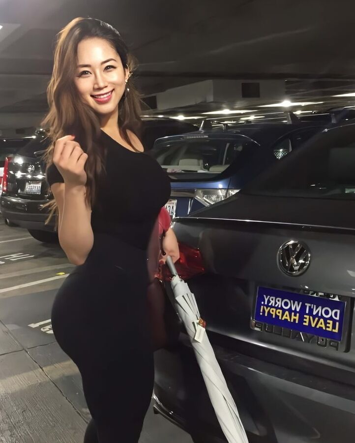 THICC EAST ASIAN WOMEN