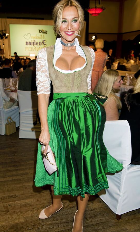 Dirndl Cunts in Nylon