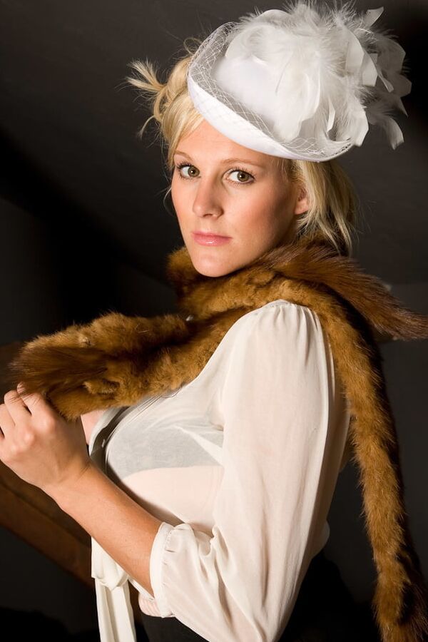 BLONDE STOCKING MILF POSING