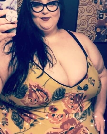 Bbw mix (Cleavage with glasses)