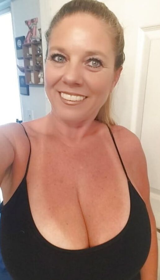 Big Tits Mature Mom who love young Cock