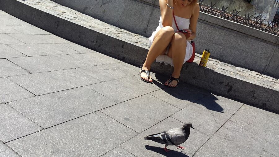 candid upskirt