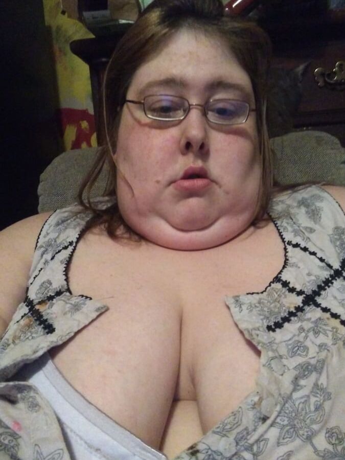 Bbw mix (Cleavage with glasses)