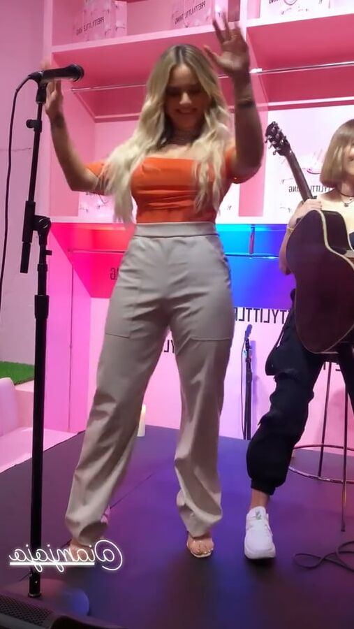 Sexy JoJo - Teasing those boobs again