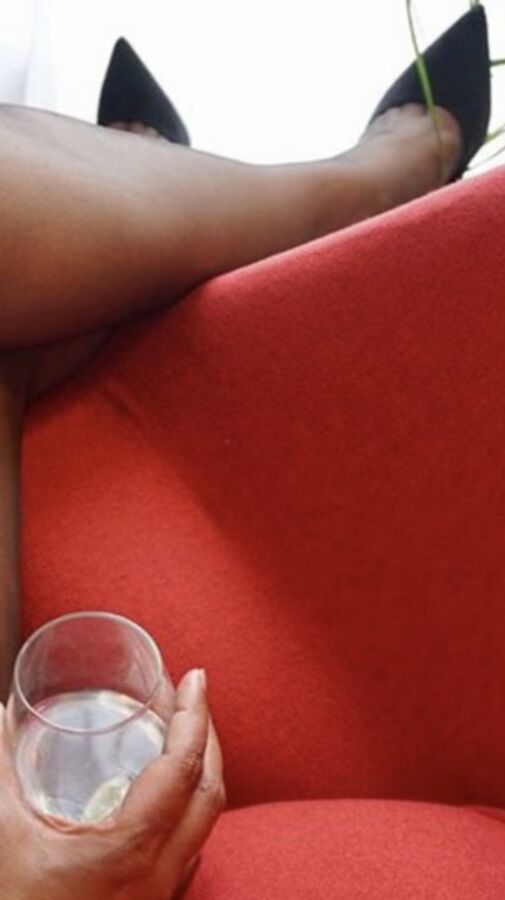 Catching up on my messages with a G&amp;T and FF stockings