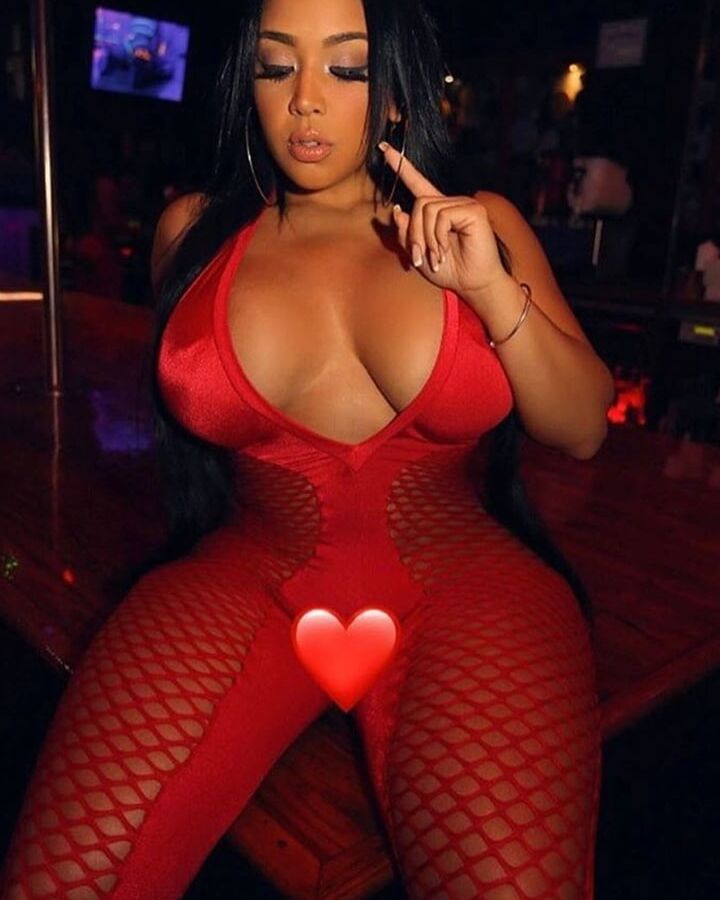 Amazing Curves (Strippers)