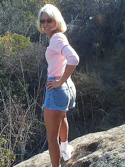 SekushiLover - Fun Mom Elise Craves The Outdoor Hot Tub