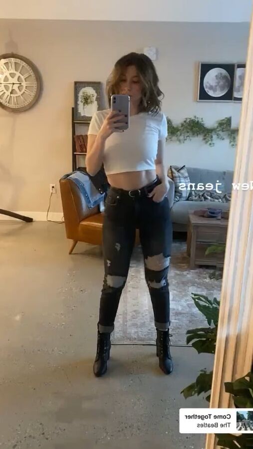 Sexy Katelyn Nacon