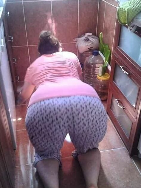Sexy Indian ladies ass and thighs