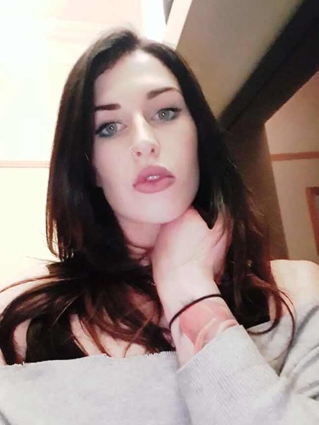 Sexy Brunette!