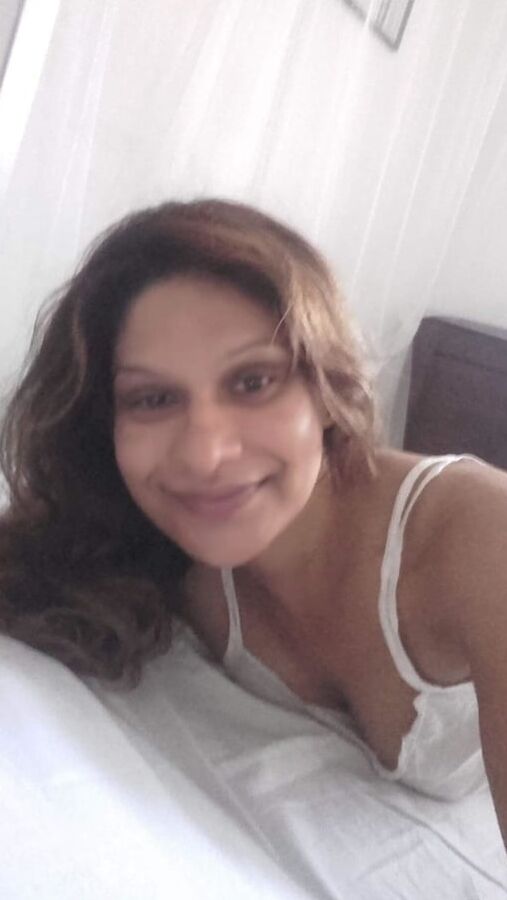 Average looking slut exposing face ass boobs nipples