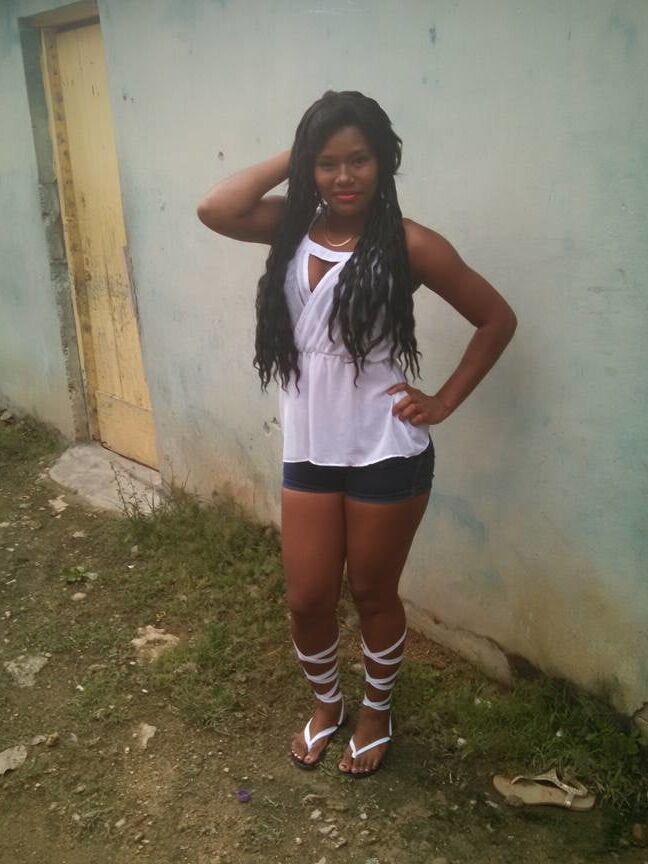 morenita dominicana de fuego, lindos ojos y mas