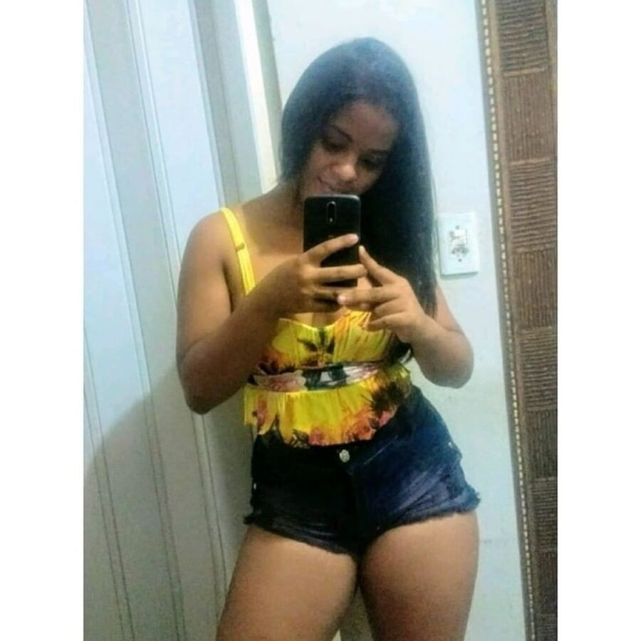 PUTA DO INSTAGRAM: Emily Tamirys
