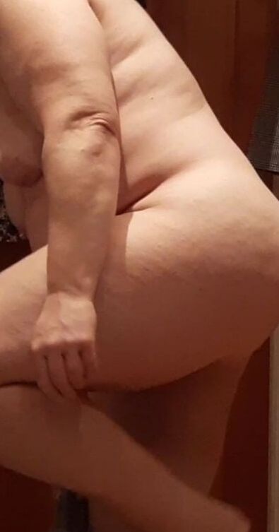 DIRTYMOMMY BIFOTZE J aus Birmingham UK