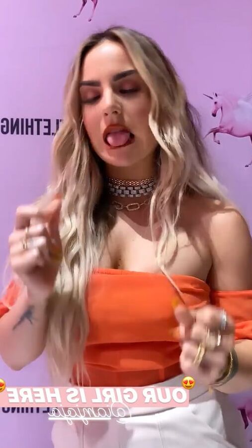 Sexy JoJo - Teasing those boobs again
