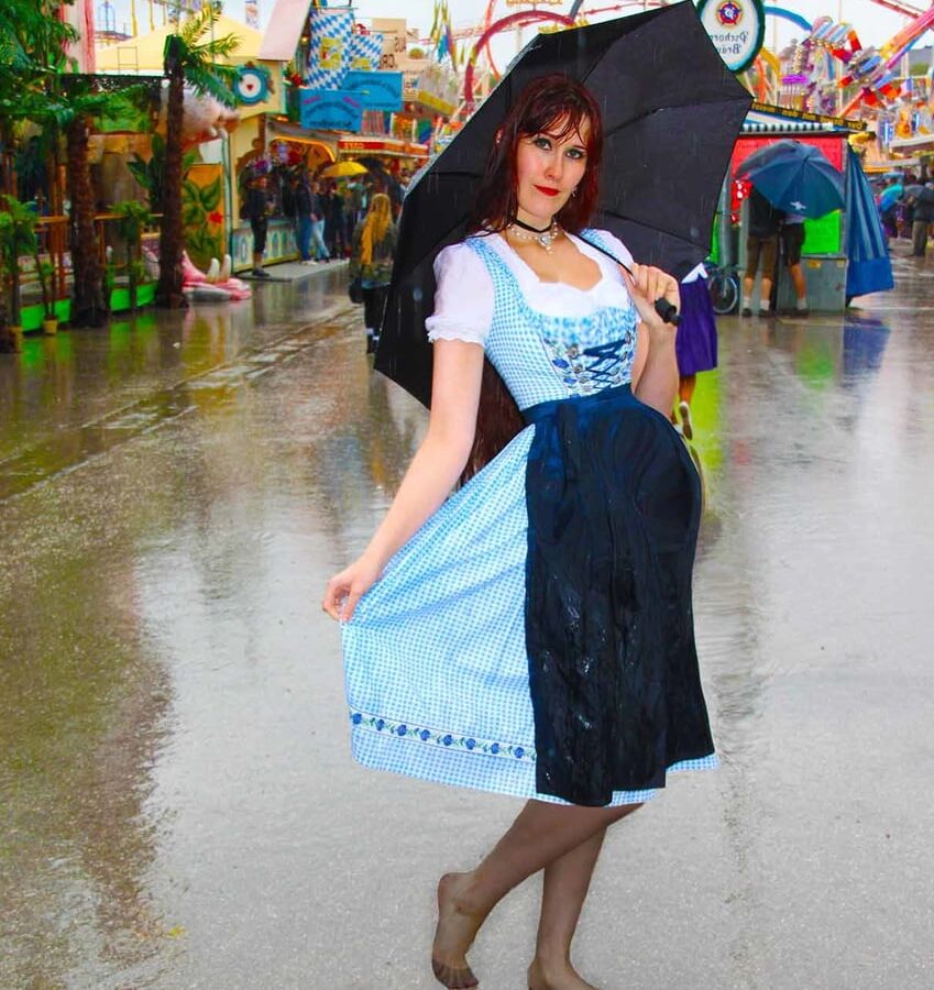 Dirndl Cunts in Nylon